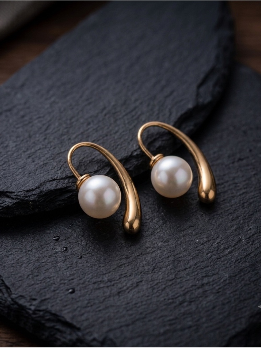 18 K Gold-plated Pearl Drop Earrings - Elegant White Pearls